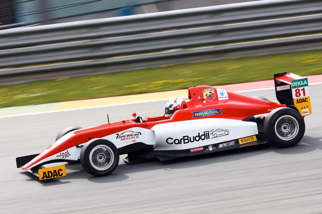 Nicklas i hans Racing for Nicklas N/Carbuddi sponserede Tatuus Formel 4